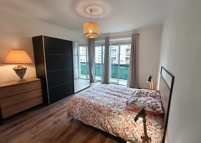 Charming T3 With Balconies In Apartamento *