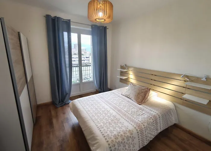 Charming T3 With Balconies In Apartamento