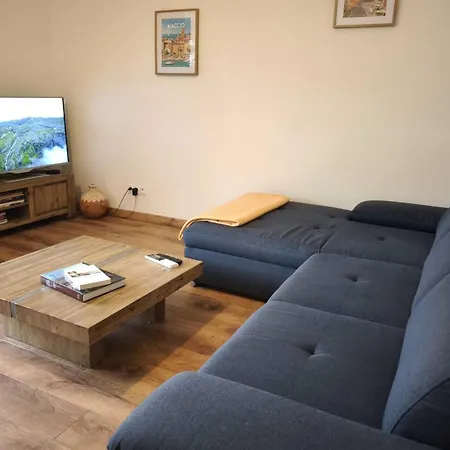 Charming T3 With Balconies In Daire