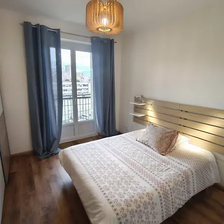 Charming T3 With Balconies In Apartman