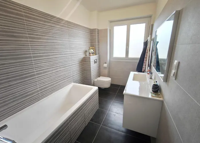 Charming T3 With Balconies In Daire