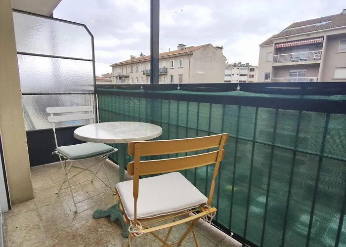 Charming T3 With Balconies In *